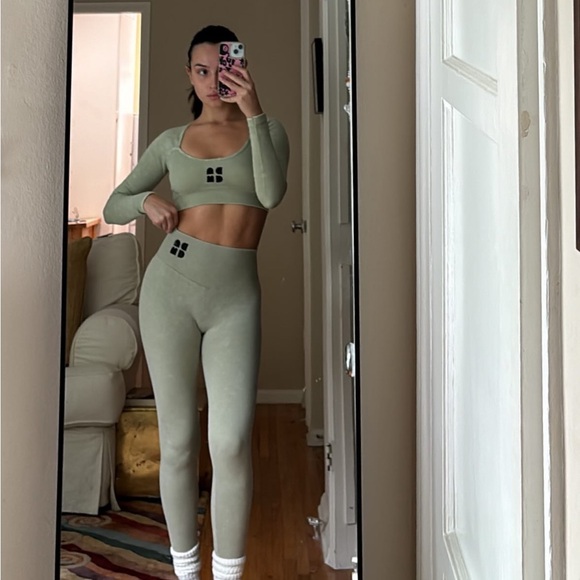 DNCM Athleisure set - Picture 4 of 5